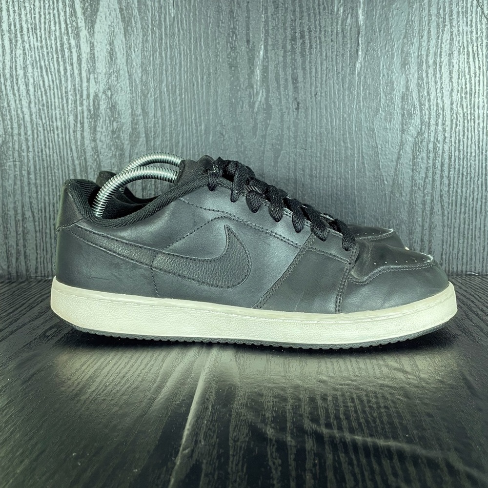 Nike BLACKBOARD Men’s size 8.5